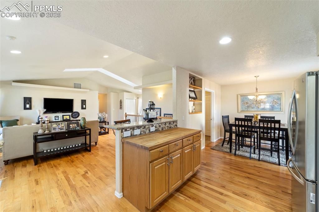 Image 11 of 40: Kitchen