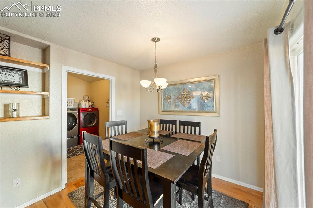 Image 13 of 40: Dining Area