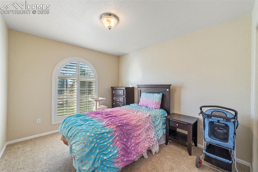 Image 16 of 40: Bedroom