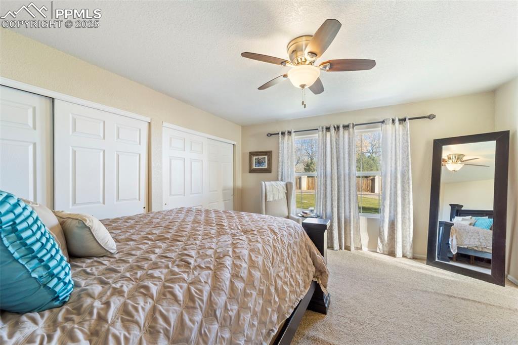 Image 17 of 40: Bedroom