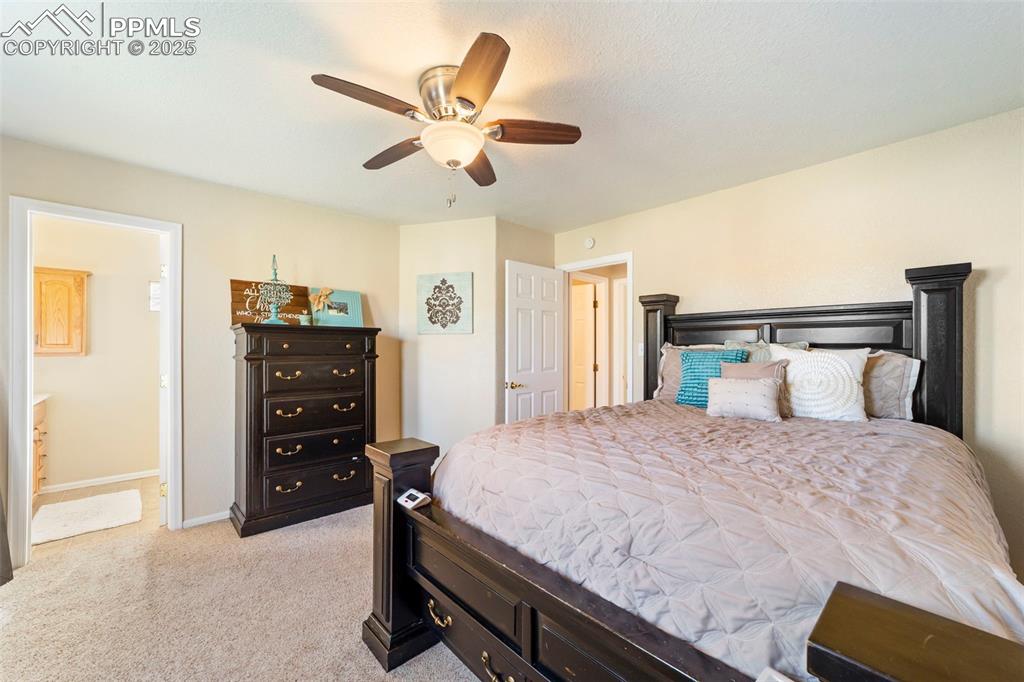 Image 18 of 40: Bedroom