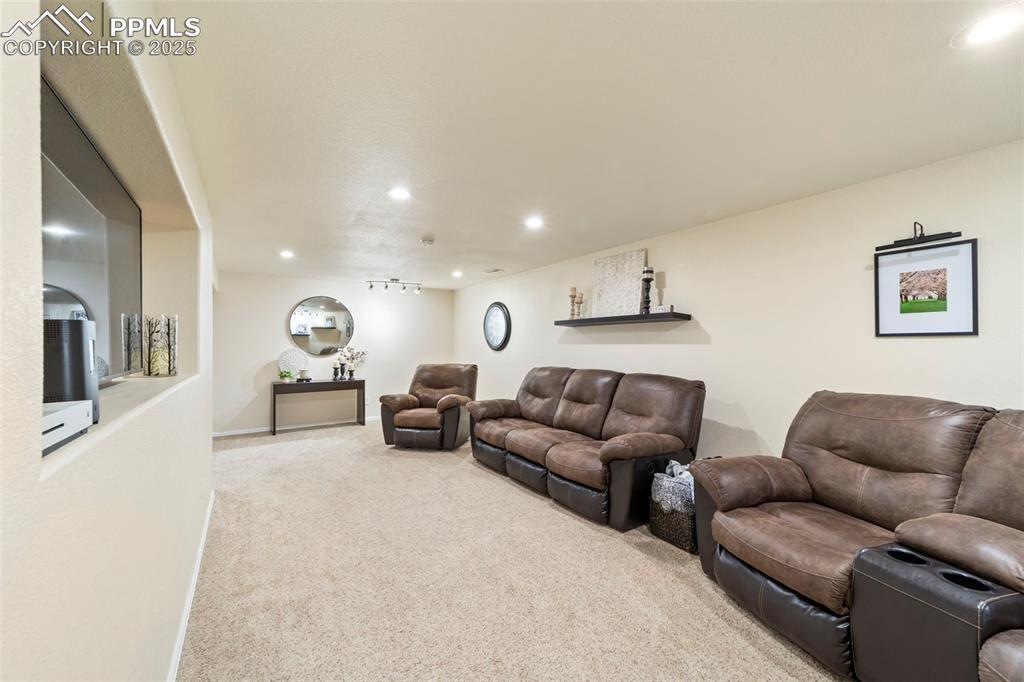 Image 25 of 40: Living Room