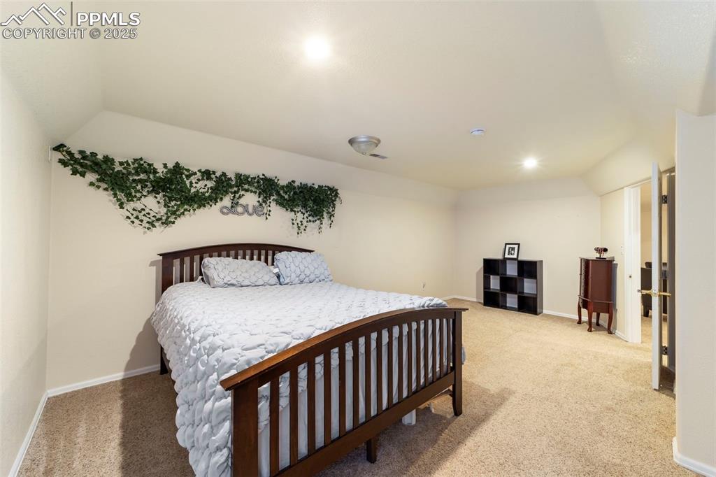 Image 29 of 40: Bedroom