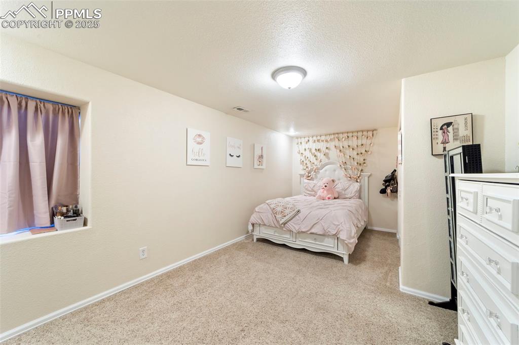 Image 30 of 40: Bedroom