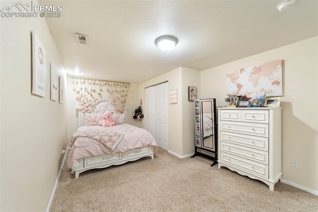 Image 31 of 40: Bedroom