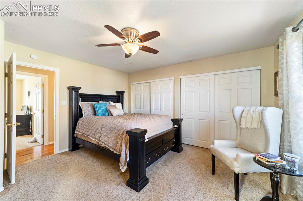 Image 4 of 40: Bedroom