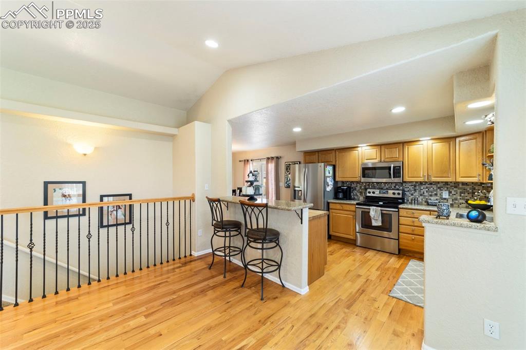 Image 8 of 40: Kitchen