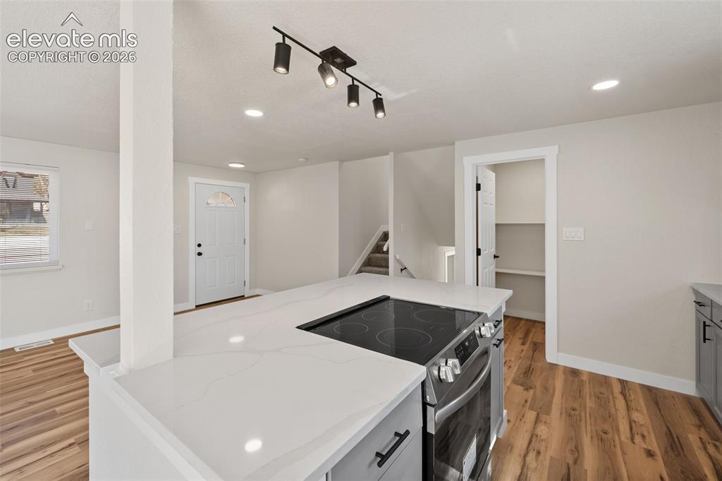 Image 10 of 42: Kitchen