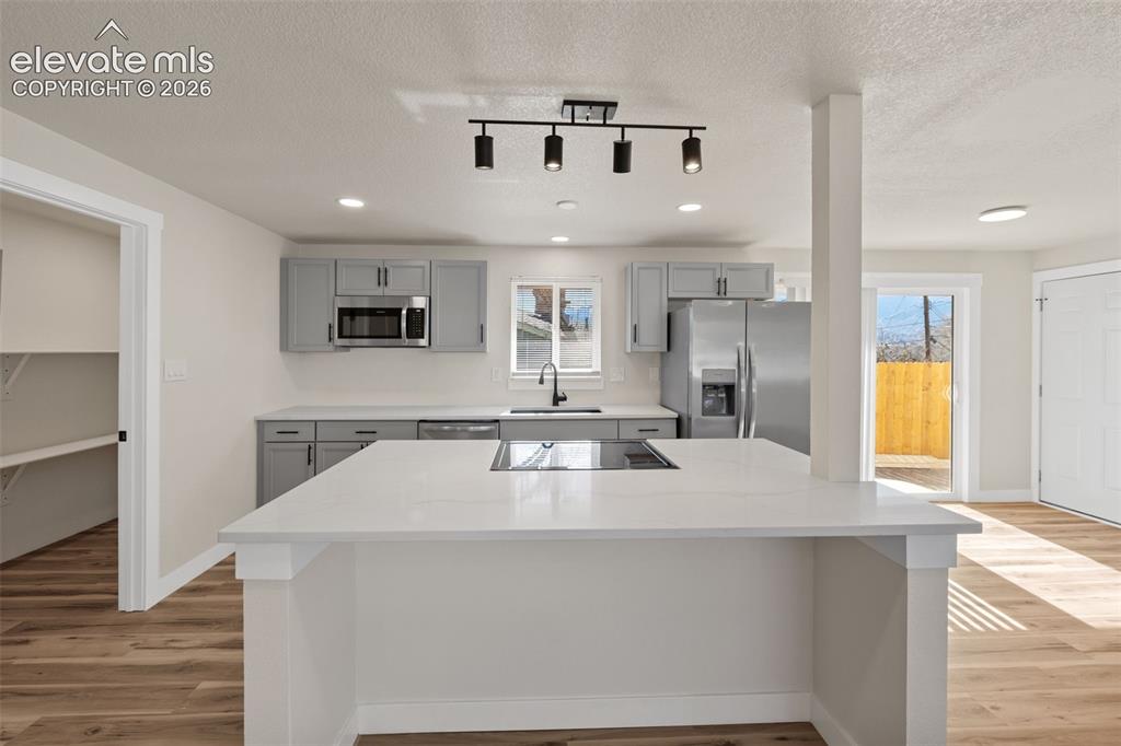 Image 7 of 42: Kitchen