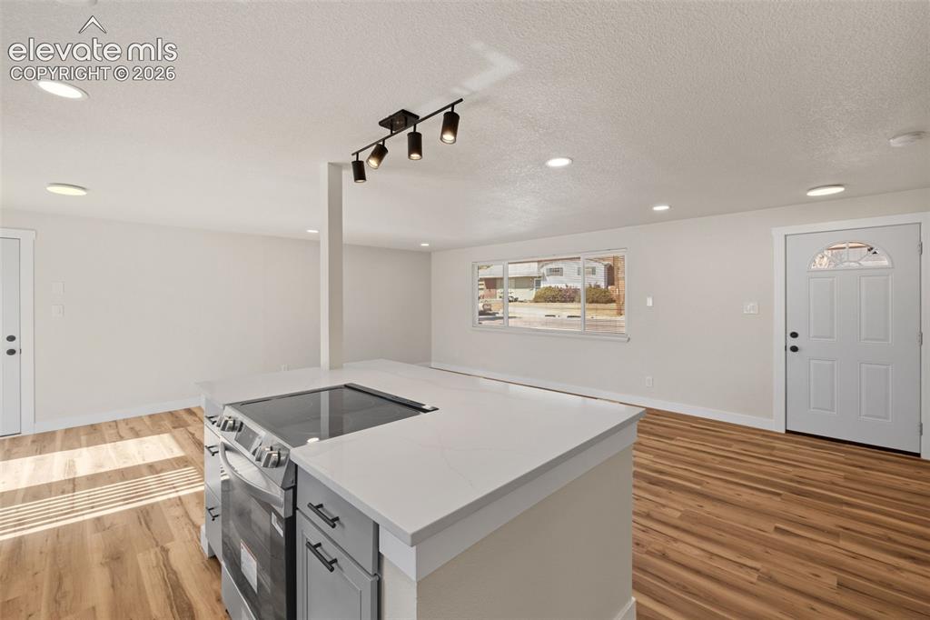 Image 9 of 42: Kitchen