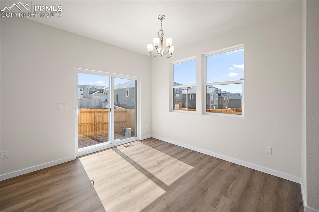 Image 13 of 43: Dining Area