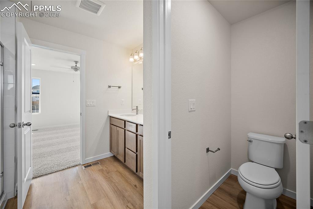 Image 34 of 43: Bathroom