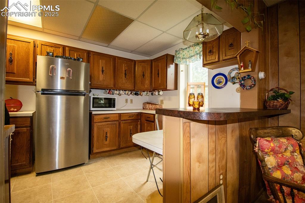 Image 12 of 27: Kitchen