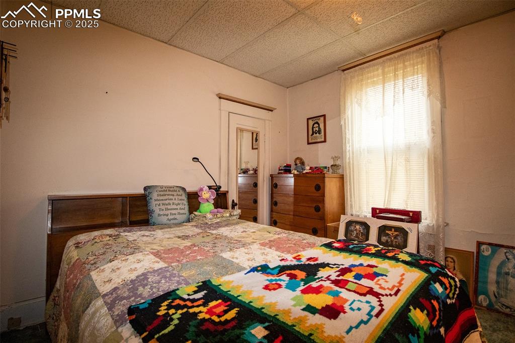 Image 16 of 27: Bedroom