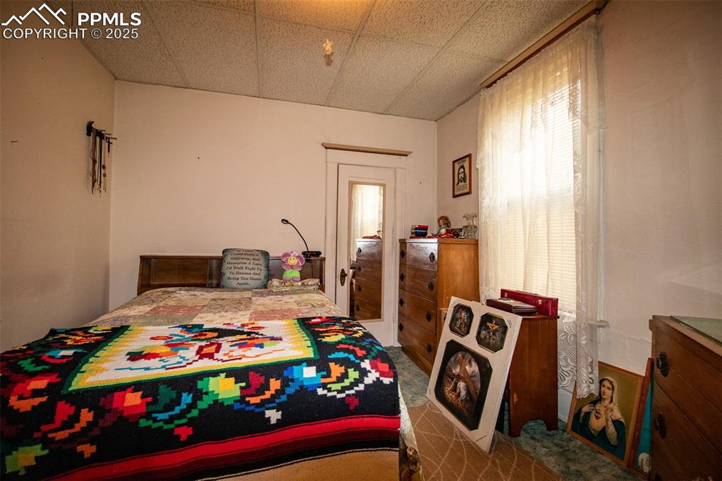 Image 17 of 27: Bedroom