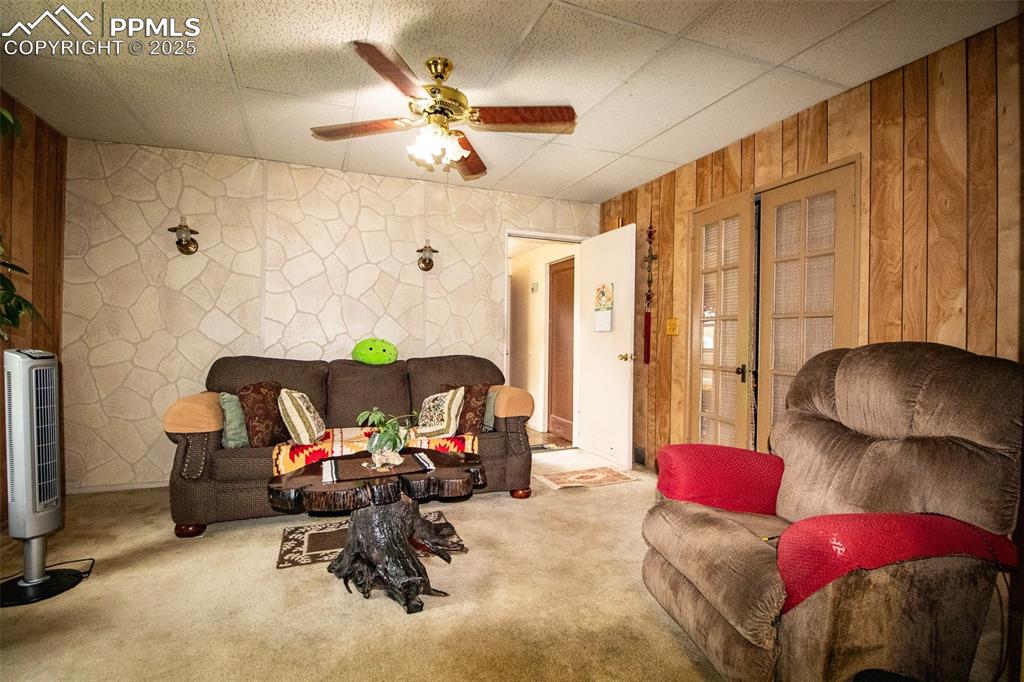 Image 7 of 27: Living Room
