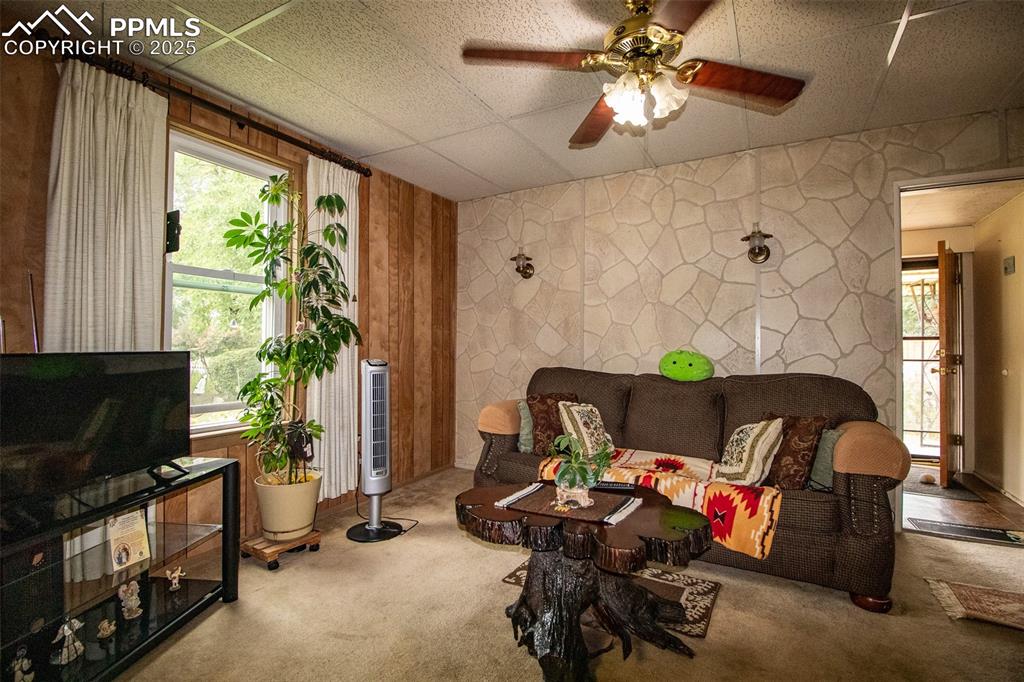 Image 8 of 27: Living Room