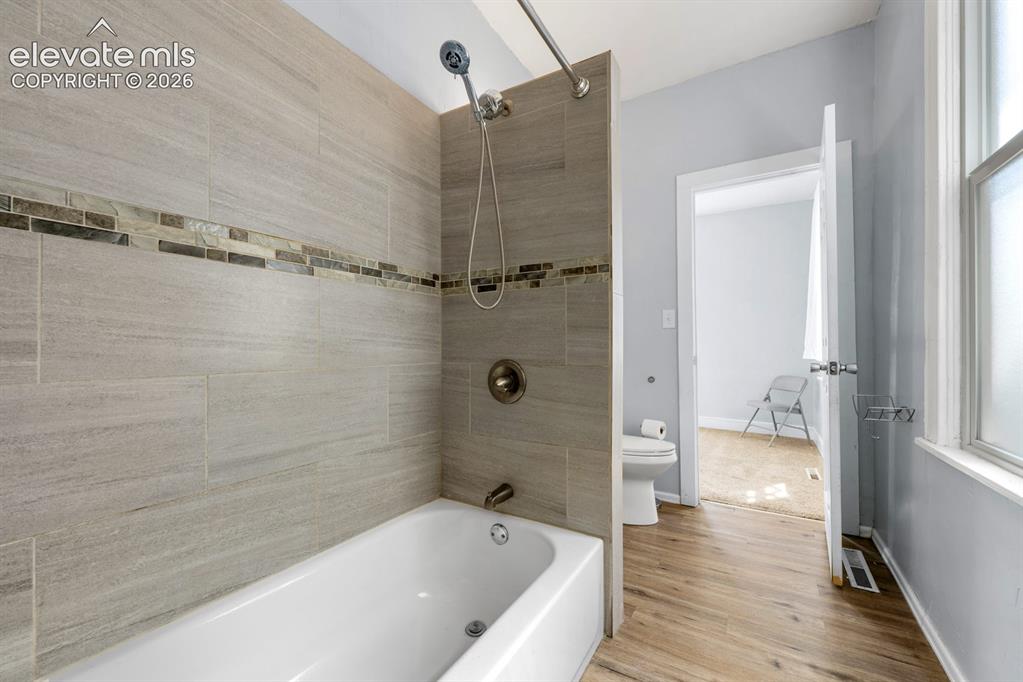 Image 11 of 29: Bathroom