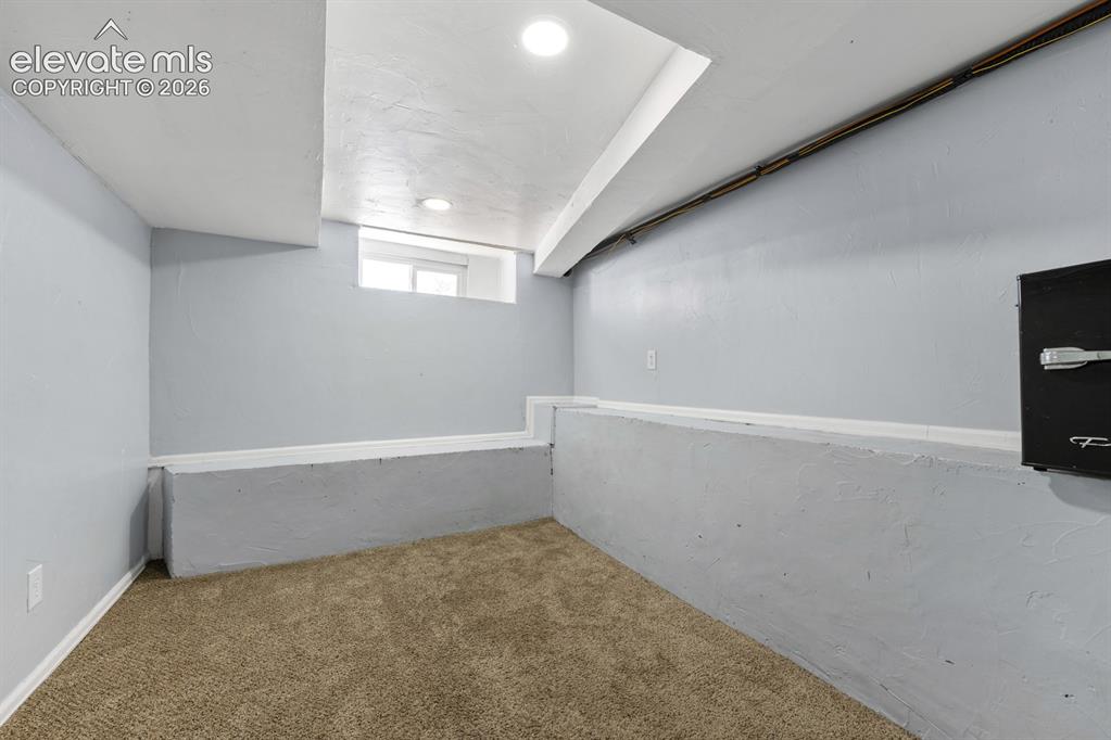 Image 16 of 29: Bedroom
