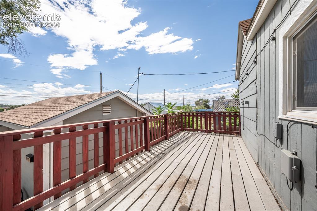 Image 19 of 29: Deck