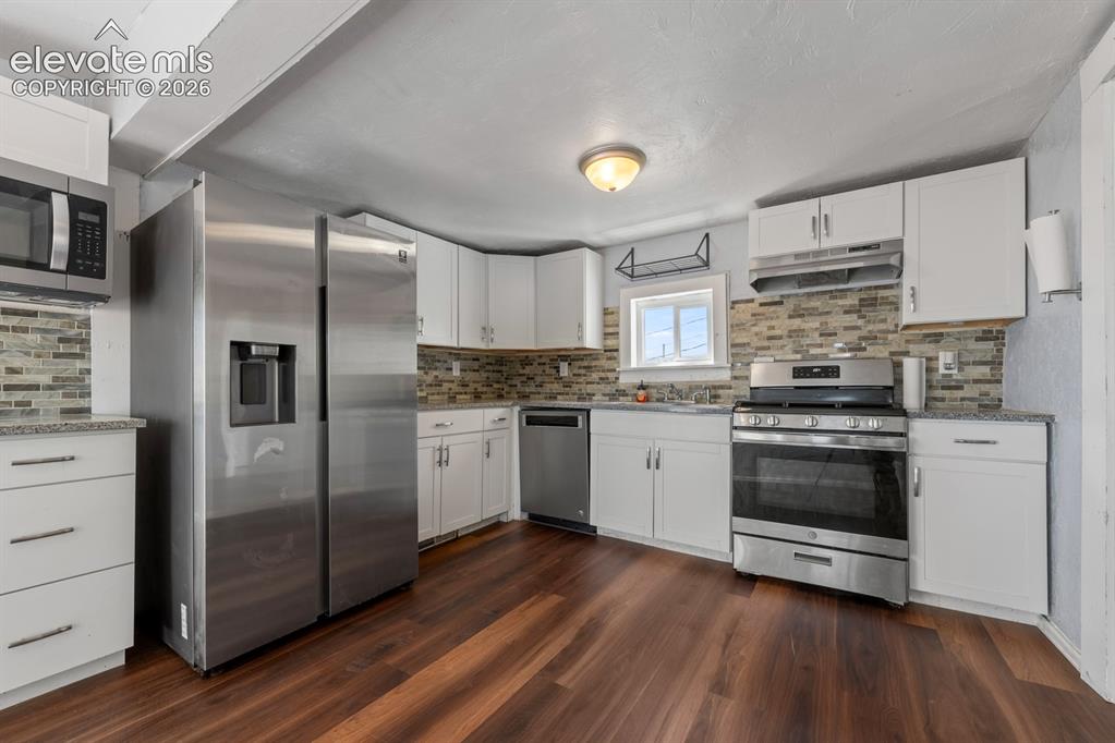 Image 2 of 29: Kitchen