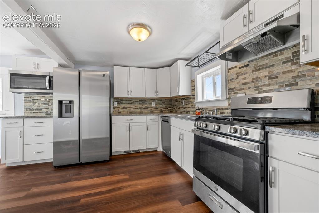 Image 4 of 29: Kitchen