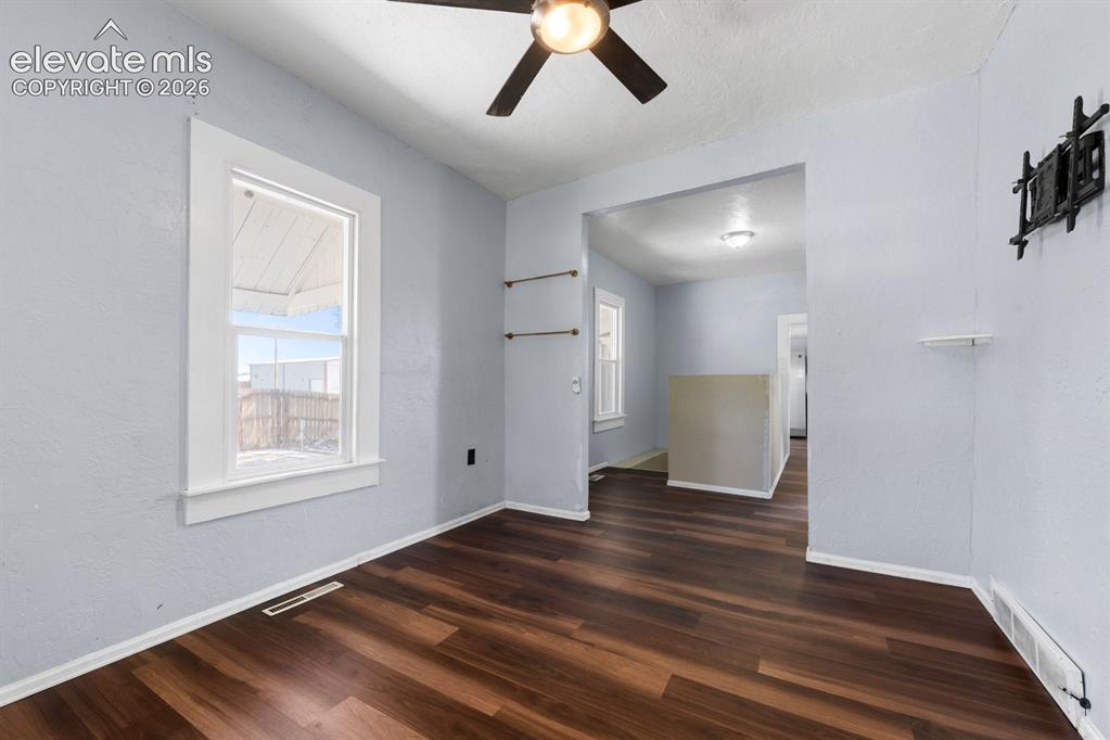 Image 7 of 29: Living Room