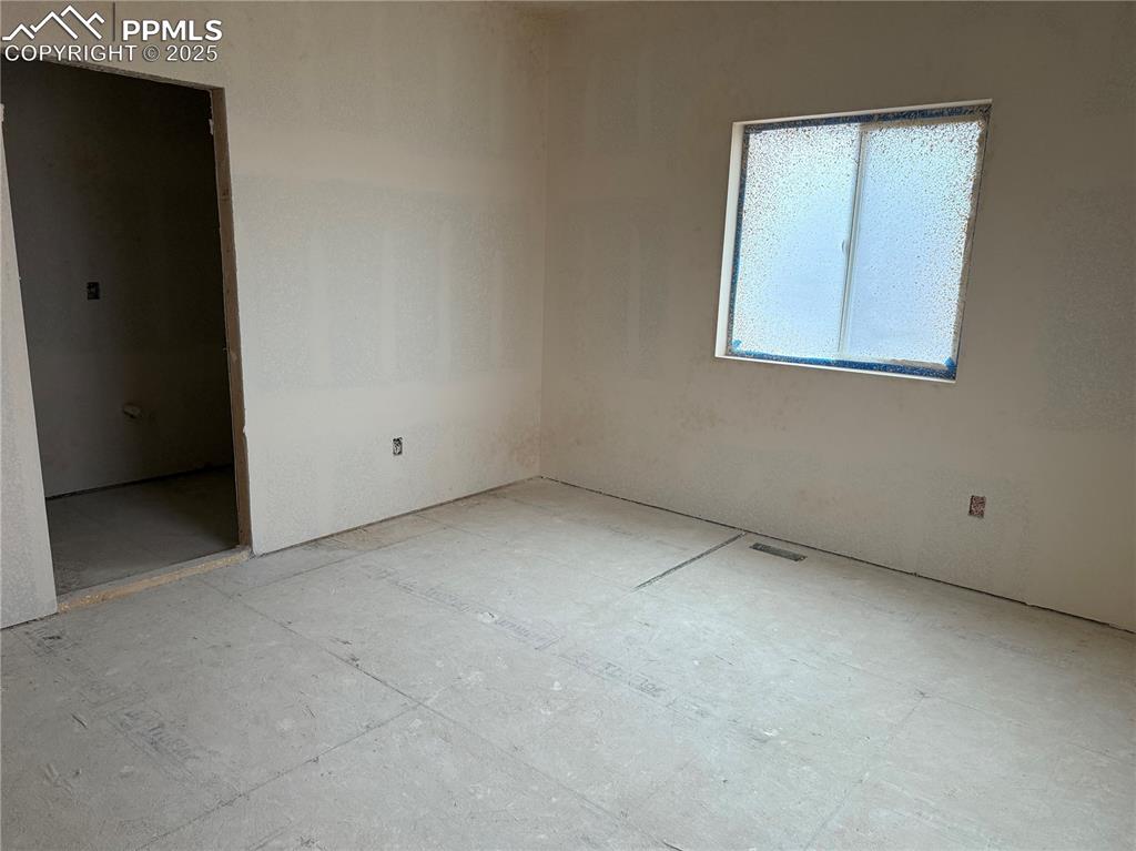 Image 14 of 23: Master Bedroom