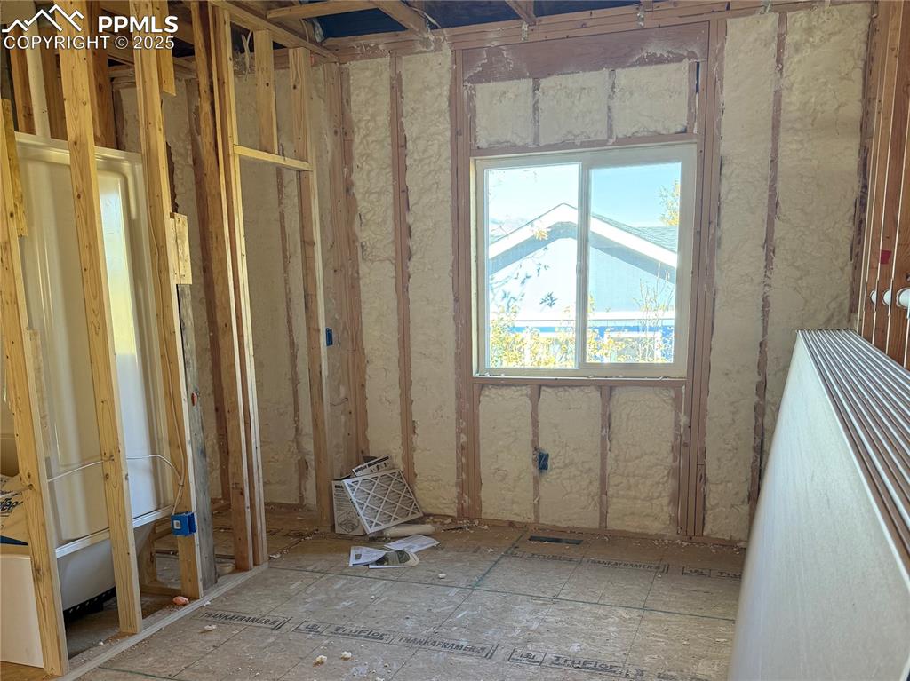 Image 21 of 23: Bedroom