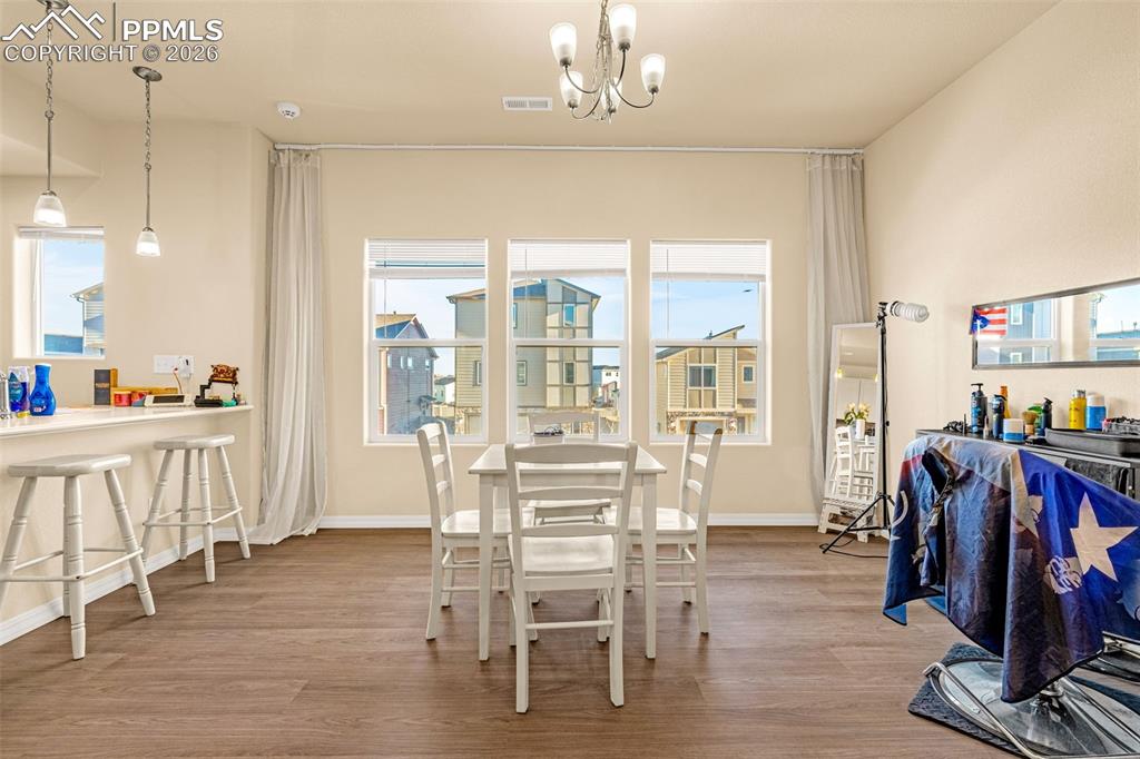 Image 10 of 37: Dining Area