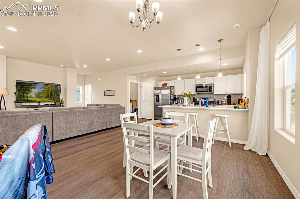 Image 11 of 37: Dining Area