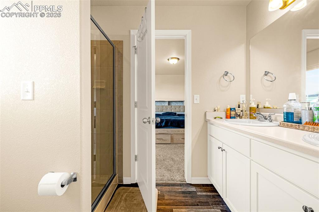 Image 20 of 37: Bathroom