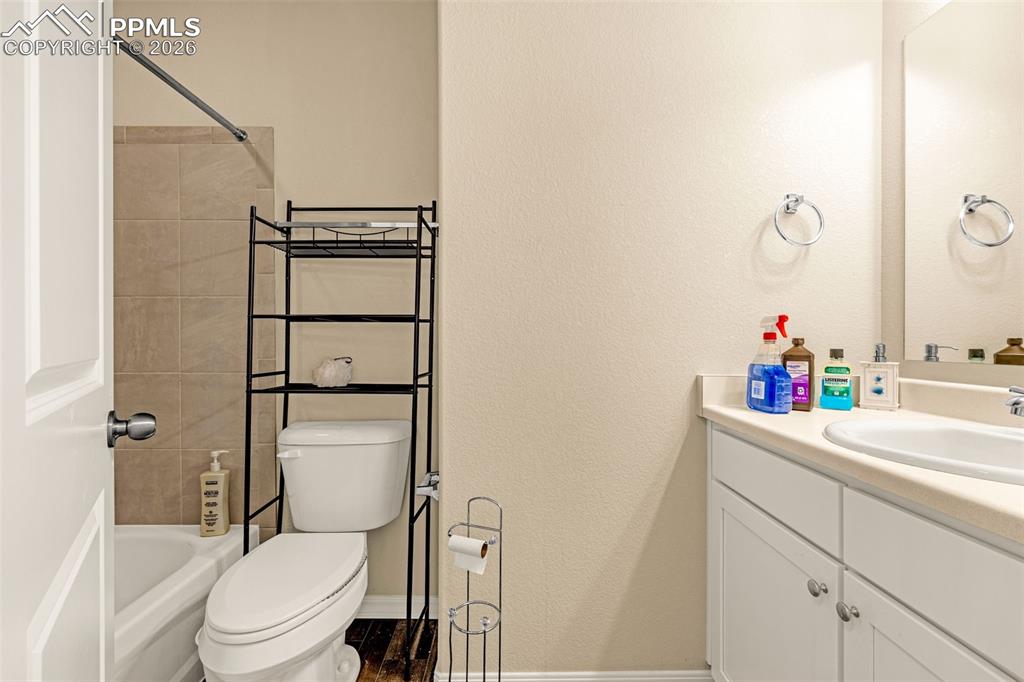 Image 21 of 37: Bathroom