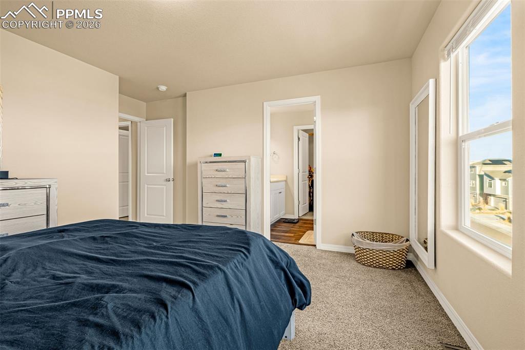 Image 27 of 37: Bedroom