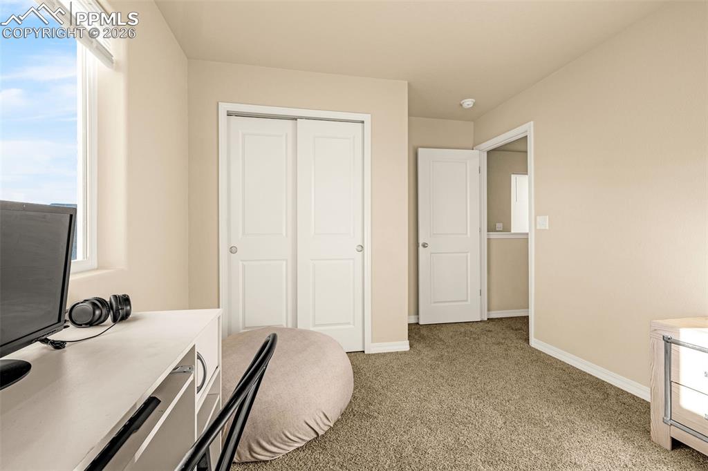 Image 28 of 37: Office