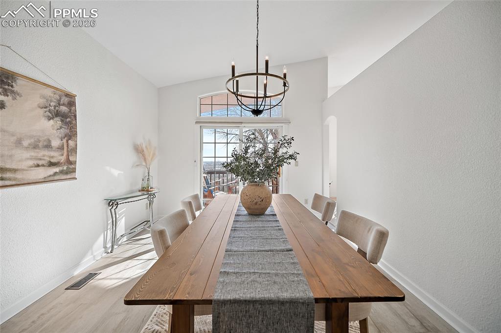 Image 16 of 48: Dining Area