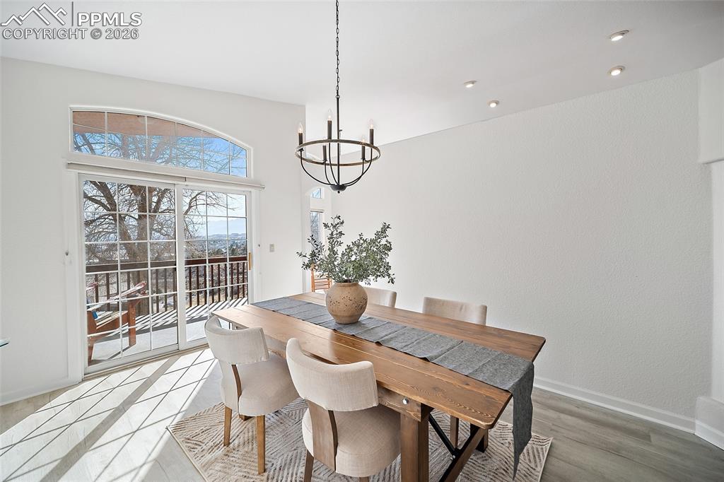 Image 17 of 48: Dining Area