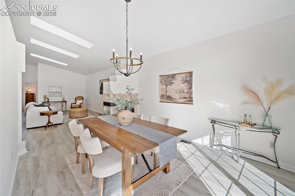 Image 18 of 48: Dining Area