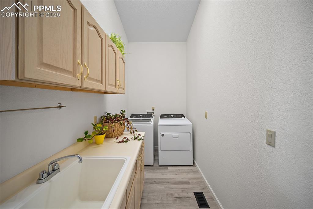 Image 36 of 48: Laundry