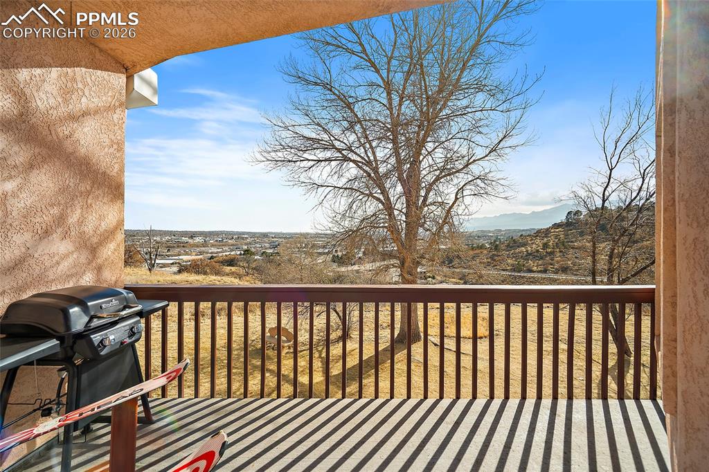 Image 44 of 48: Deck