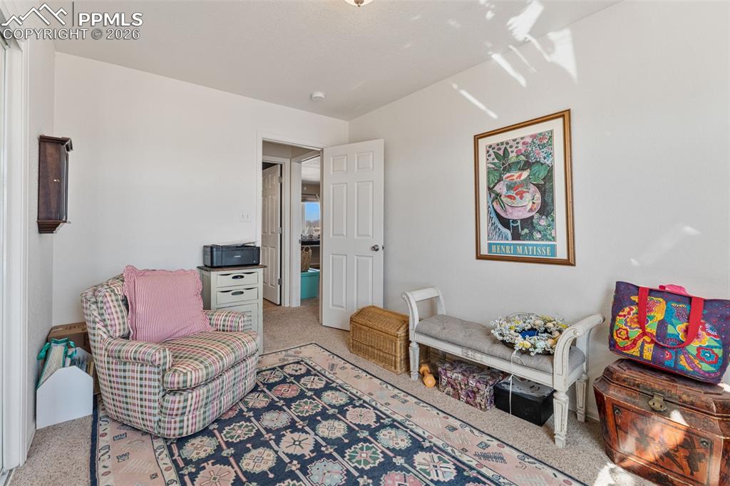 Image 19 of 36: Sitting Room