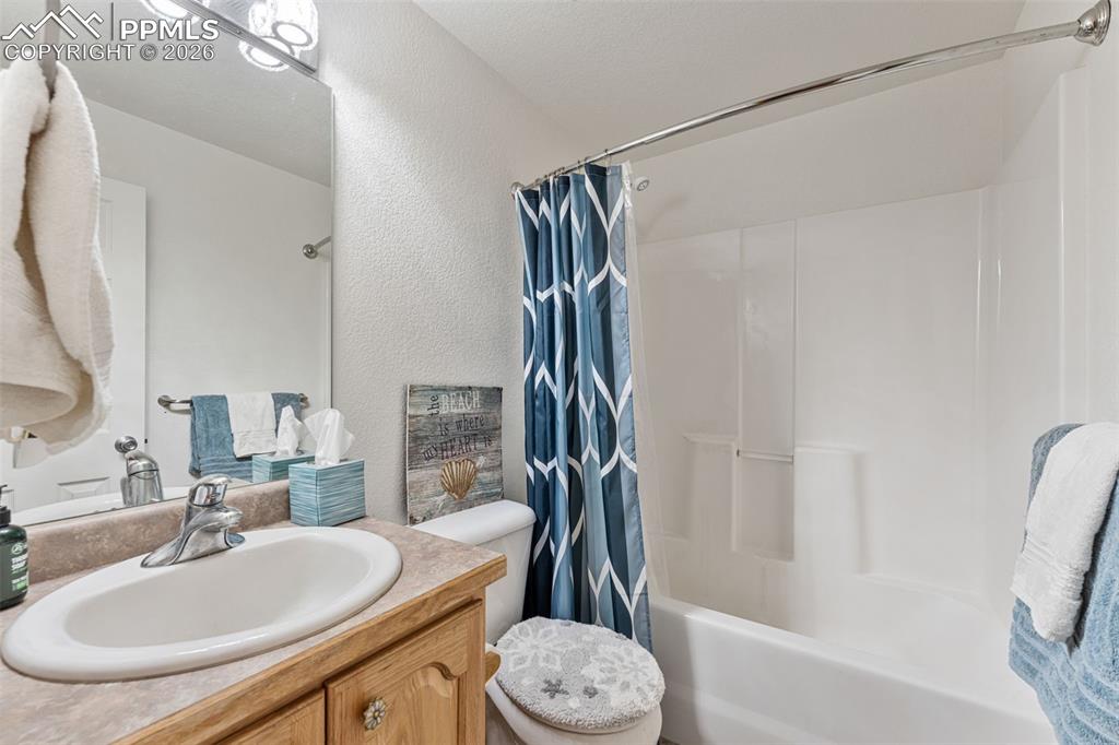 Image 30 of 36: Bathroom