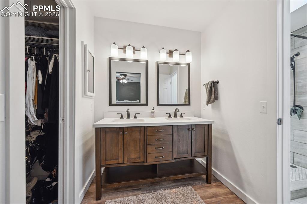 Image 16 of 38: Bathroom