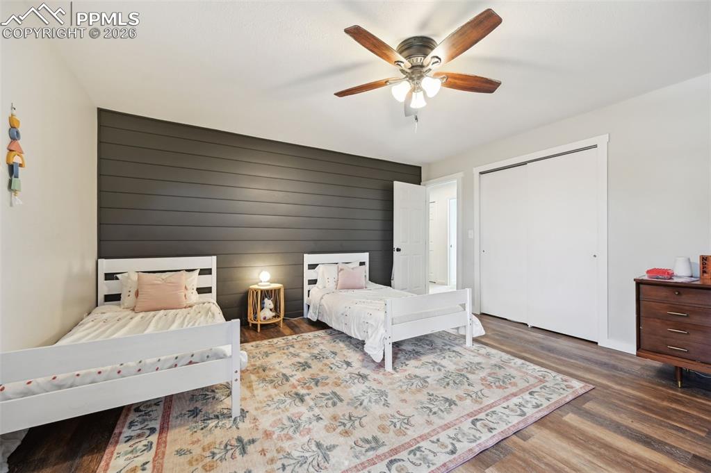 Image 18 of 38: Bedroom