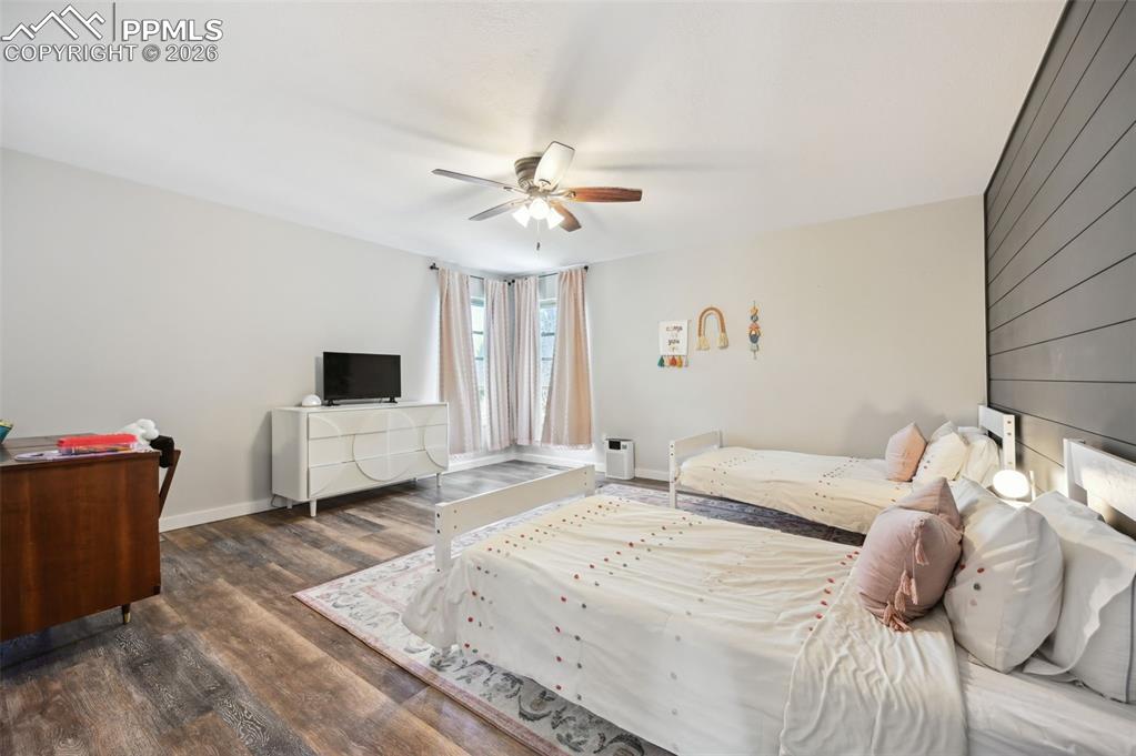 Image 19 of 38: Bedroom