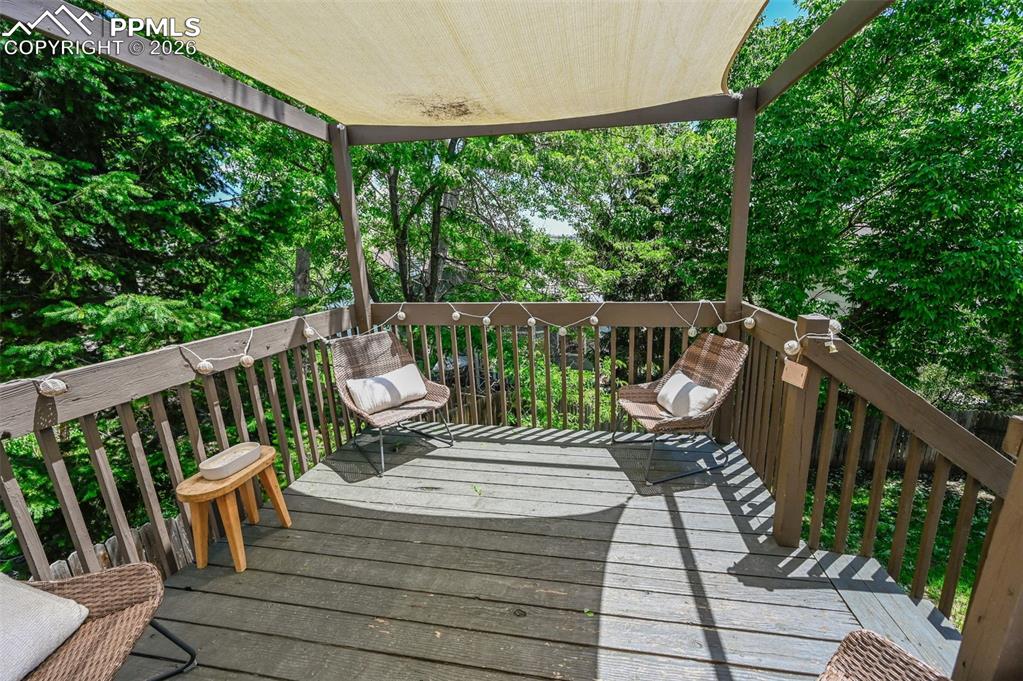 Image 30 of 38: Deck