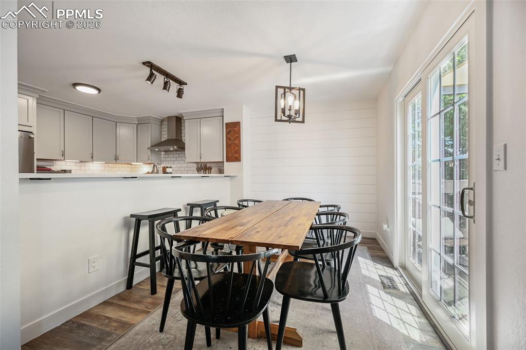 Image 8 of 38: Dining Area