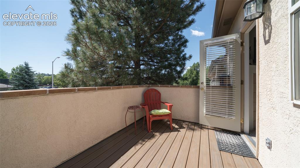 Image 11 of 32: Composite deck