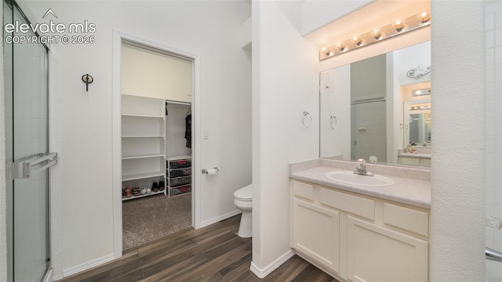 Image 15 of 32: Master bathroom
