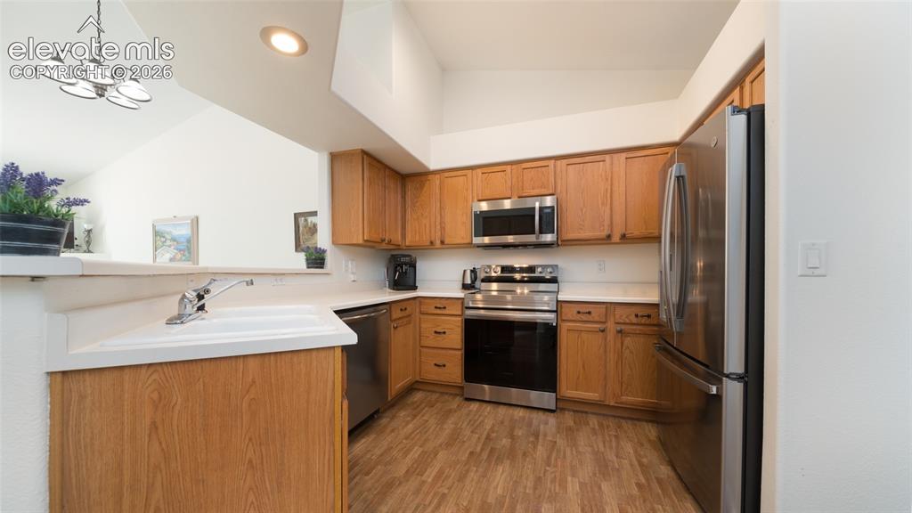 Image 4 of 32: Kitchen